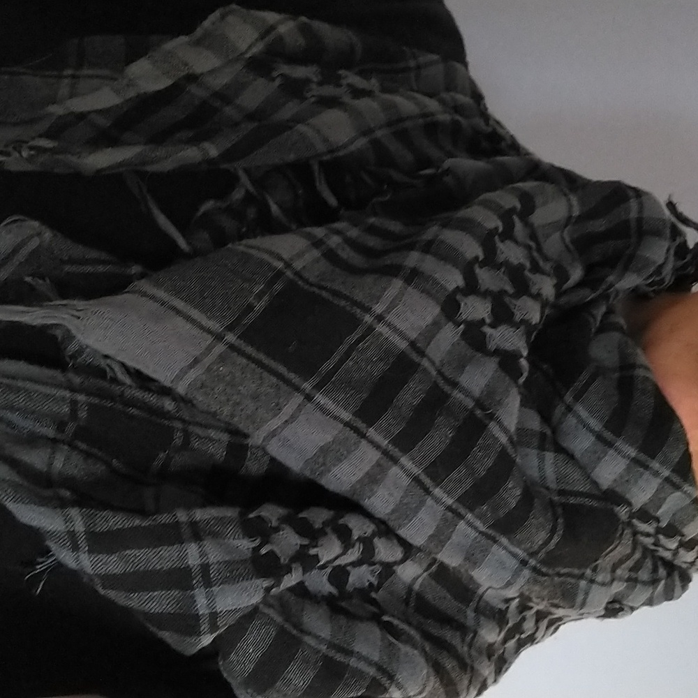 Large scarf, grey and black